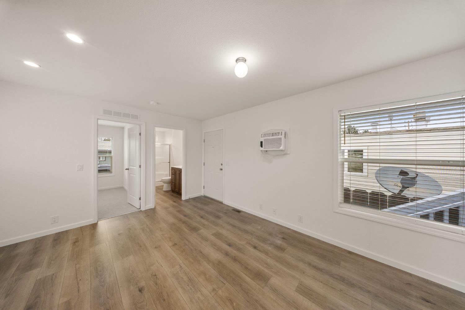 880 E F St #14, Oakdale, CA 95361