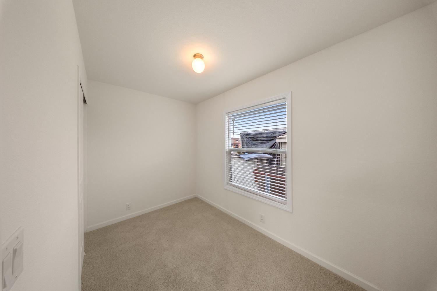 880 E F St #14, Oakdale, CA 95361