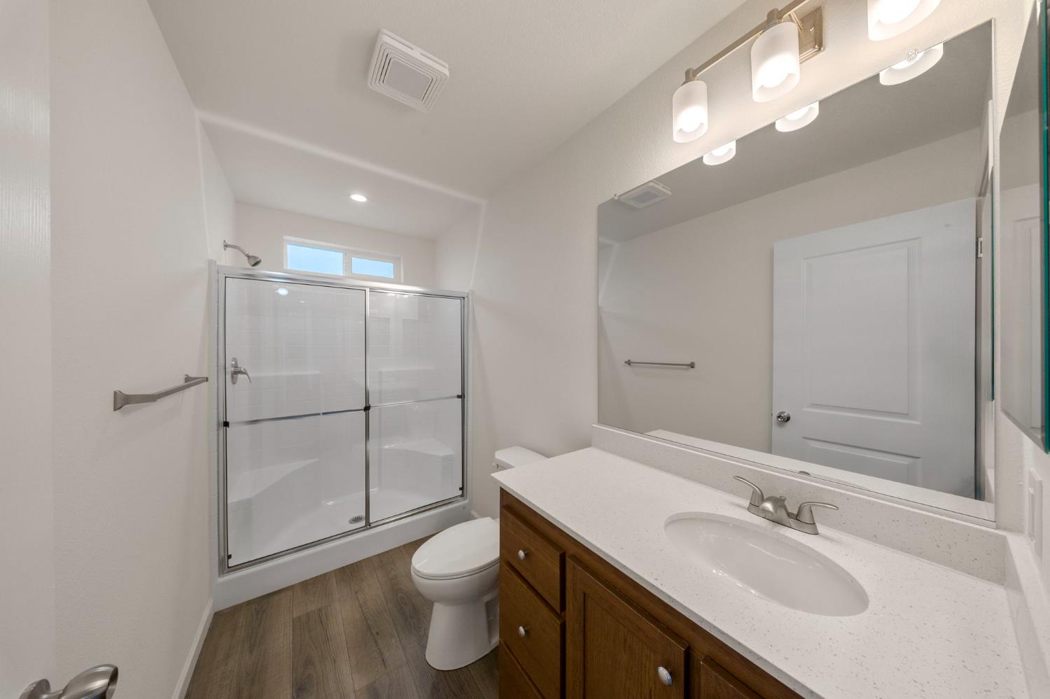 880 E F St #14, Oakdale, CA 95361