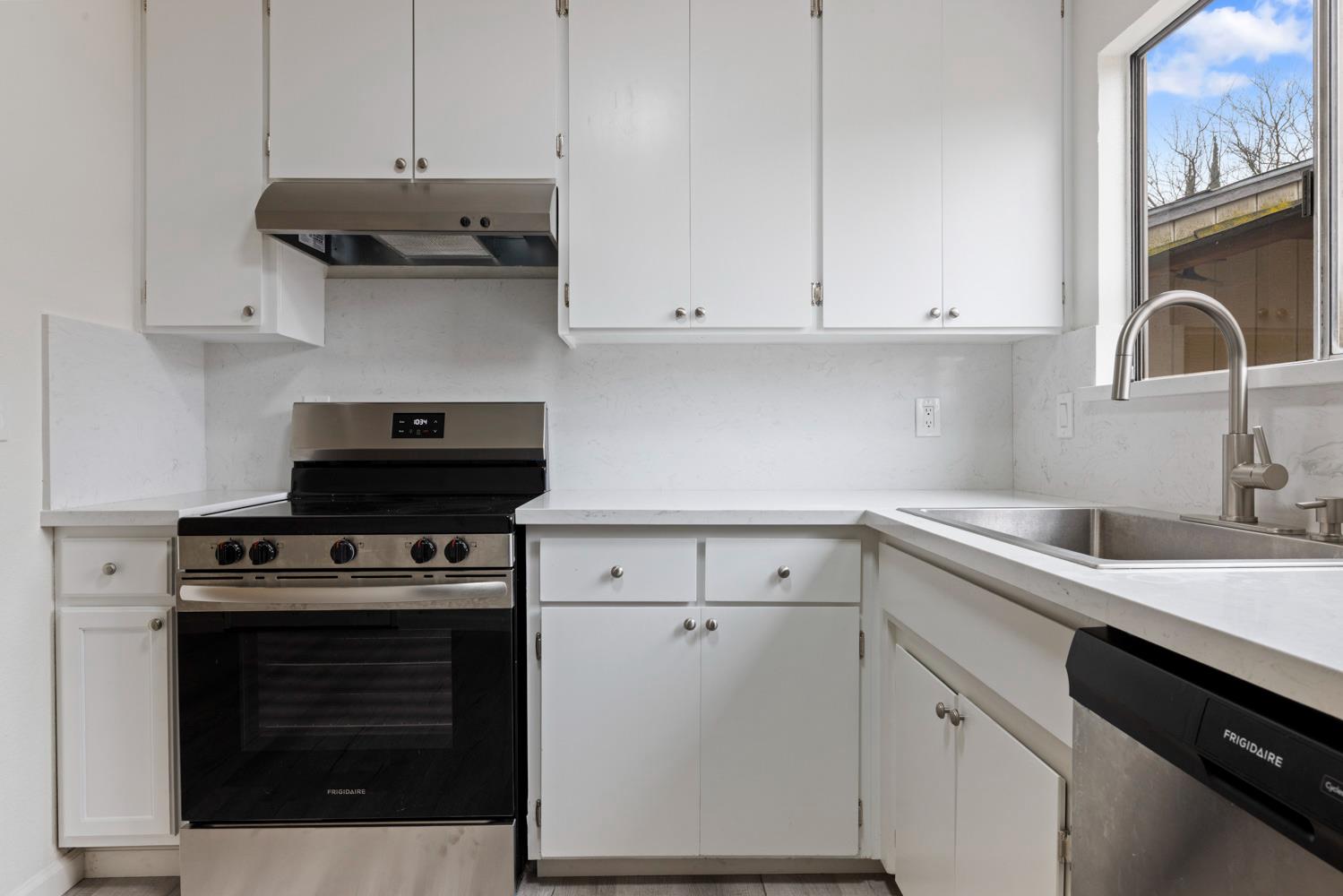 1494 Hilary Way, Manteca, CA 95336