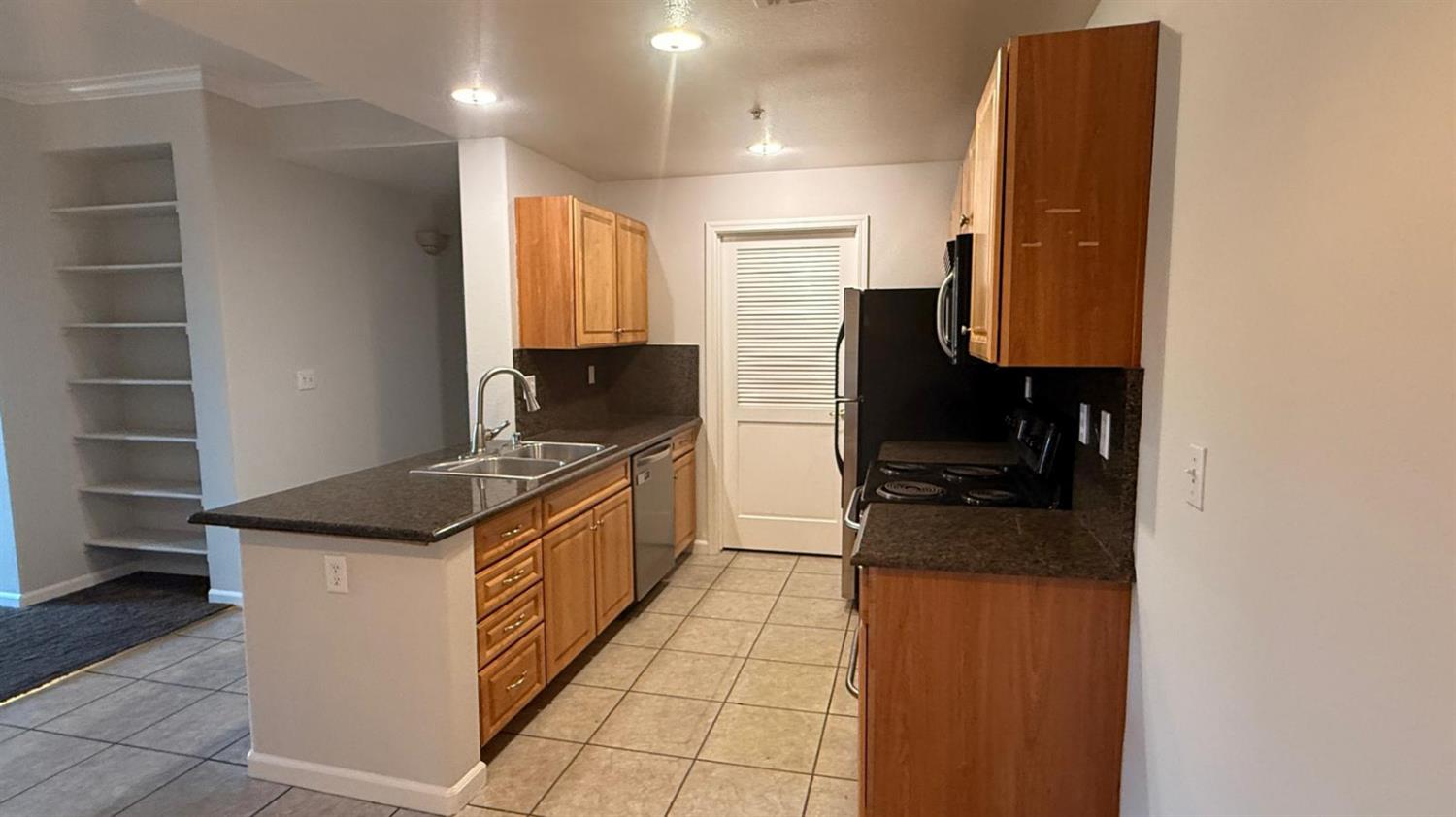 1360 Shady Ln #923, Turlock, CA 95382