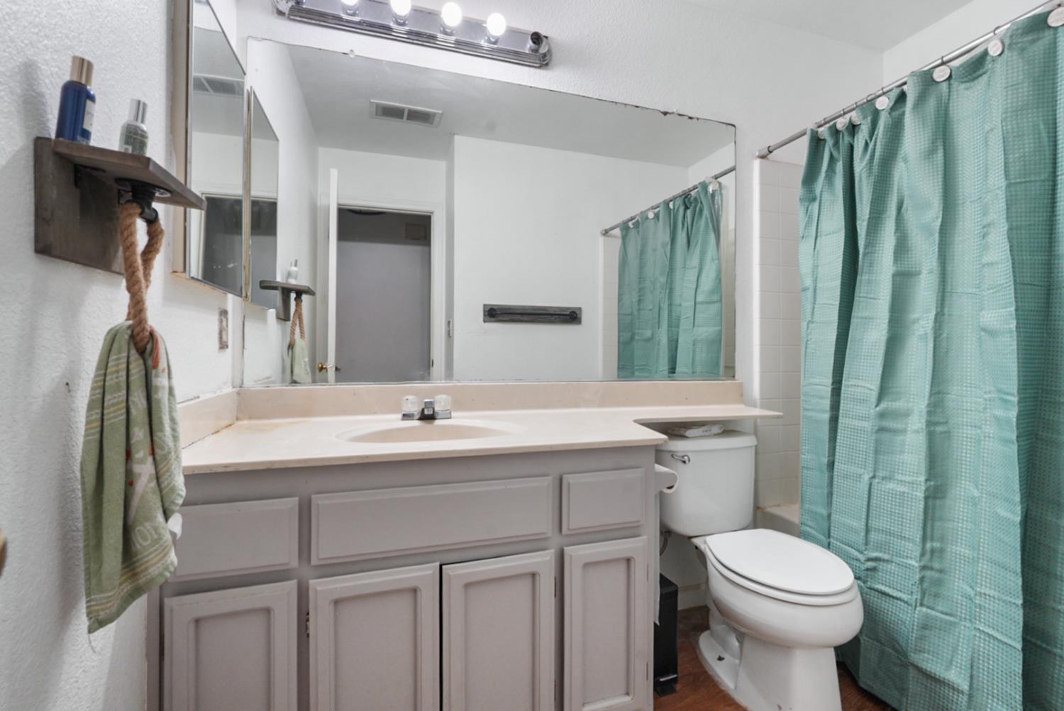 12343 Quicksilver St, Waterford, CA 95386