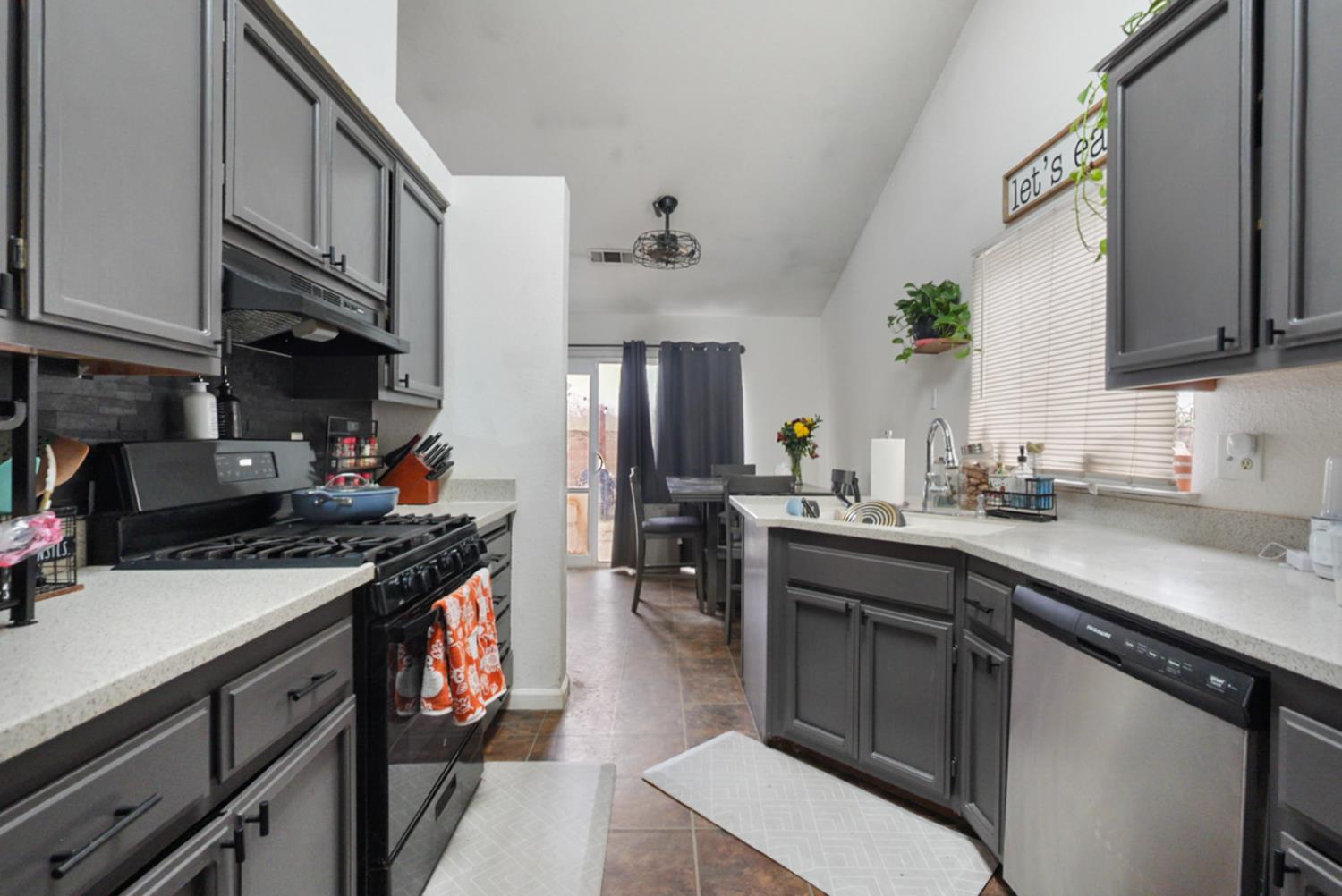 12343 Quicksilver St, Waterford, CA 95386