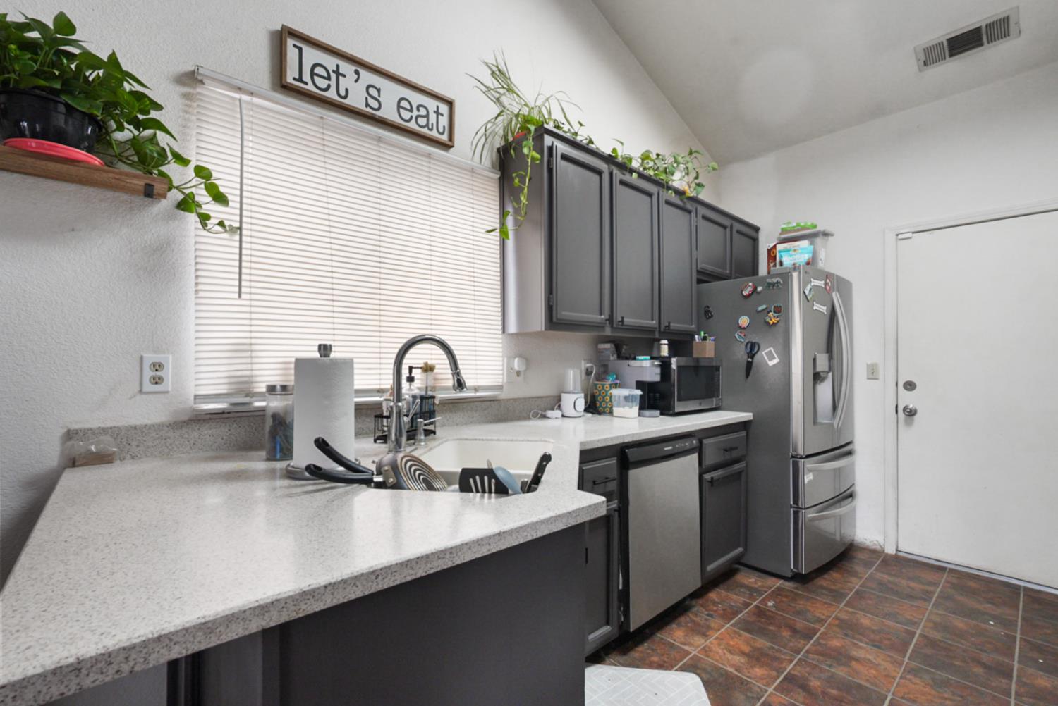 12343 Quicksilver St, Waterford, CA 95386