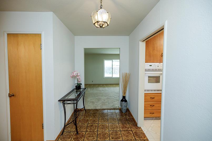 909 Mount Vernon Dr, Modesto, CA 95350