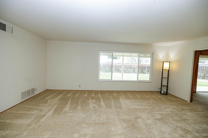 909 Mount Vernon Dr, Modesto, CA 95350