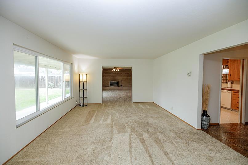 909 Mount Vernon Dr, Modesto, CA 95350