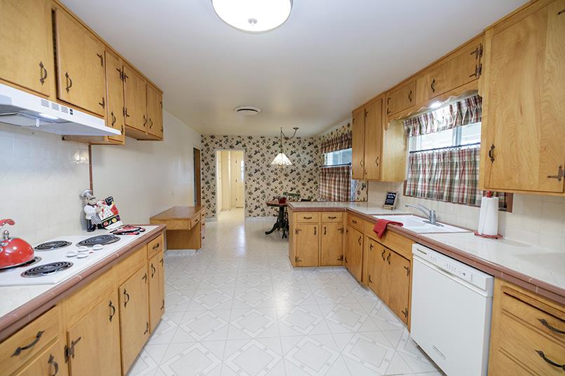 909 Mount Vernon Dr, Modesto, CA 95350