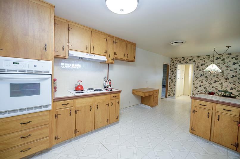 909 Mount Vernon Dr, Modesto, CA 95350