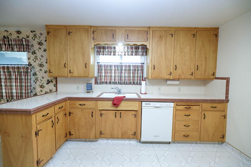 909 Mount Vernon Dr, Modesto, CA 95350