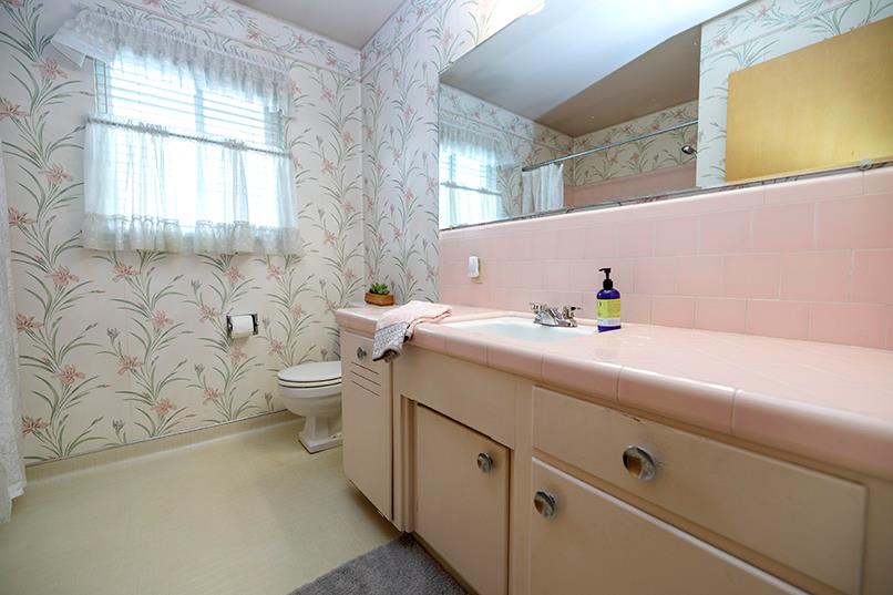 909 Mount Vernon Dr, Modesto, CA 95350