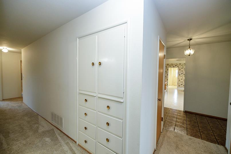 909 Mount Vernon Dr, Modesto, CA 95350