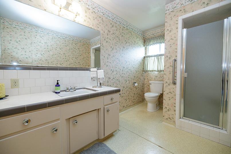 909 Mount Vernon Dr, Modesto, CA 95350