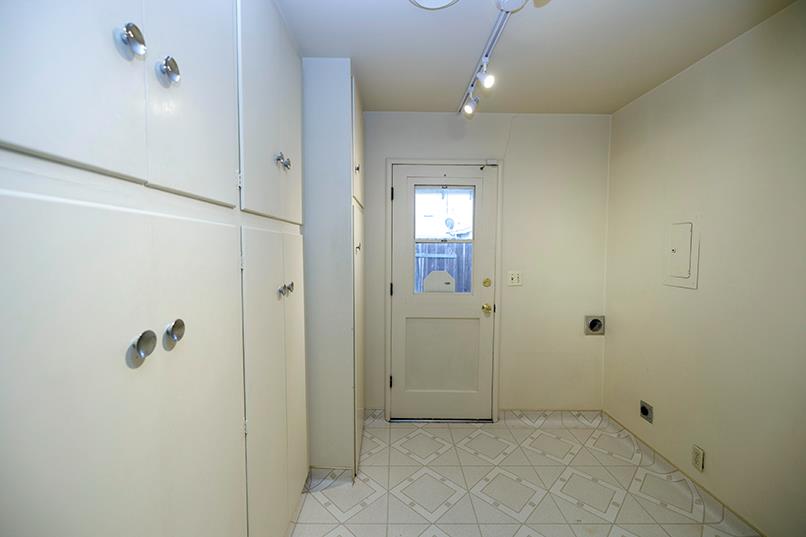 909 Mount Vernon Dr, Modesto, CA 95350