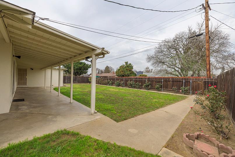 909 Mount Vernon Dr, Modesto, CA 95350