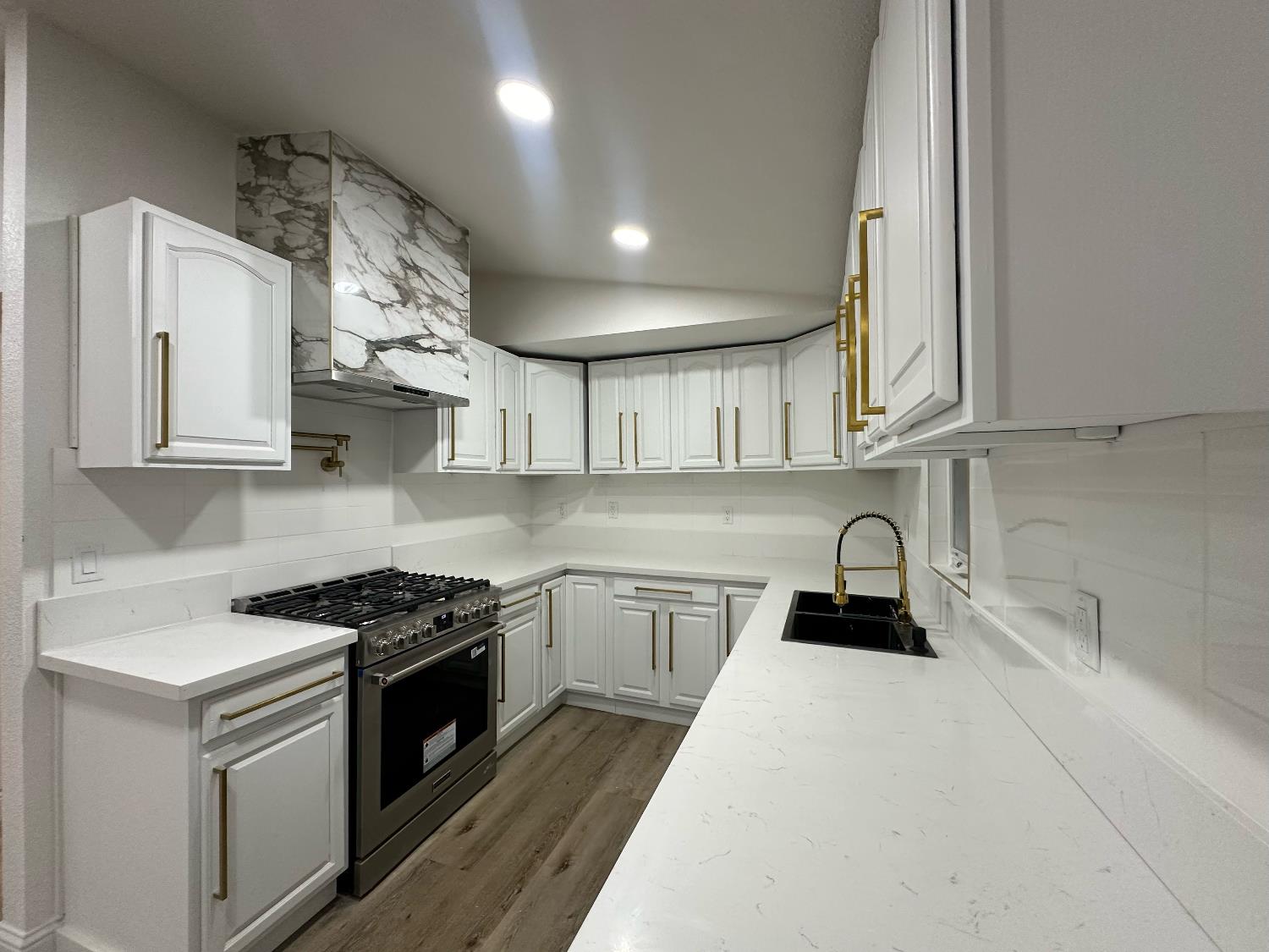 250 N 9th Ave, Oakdale, CA 95361