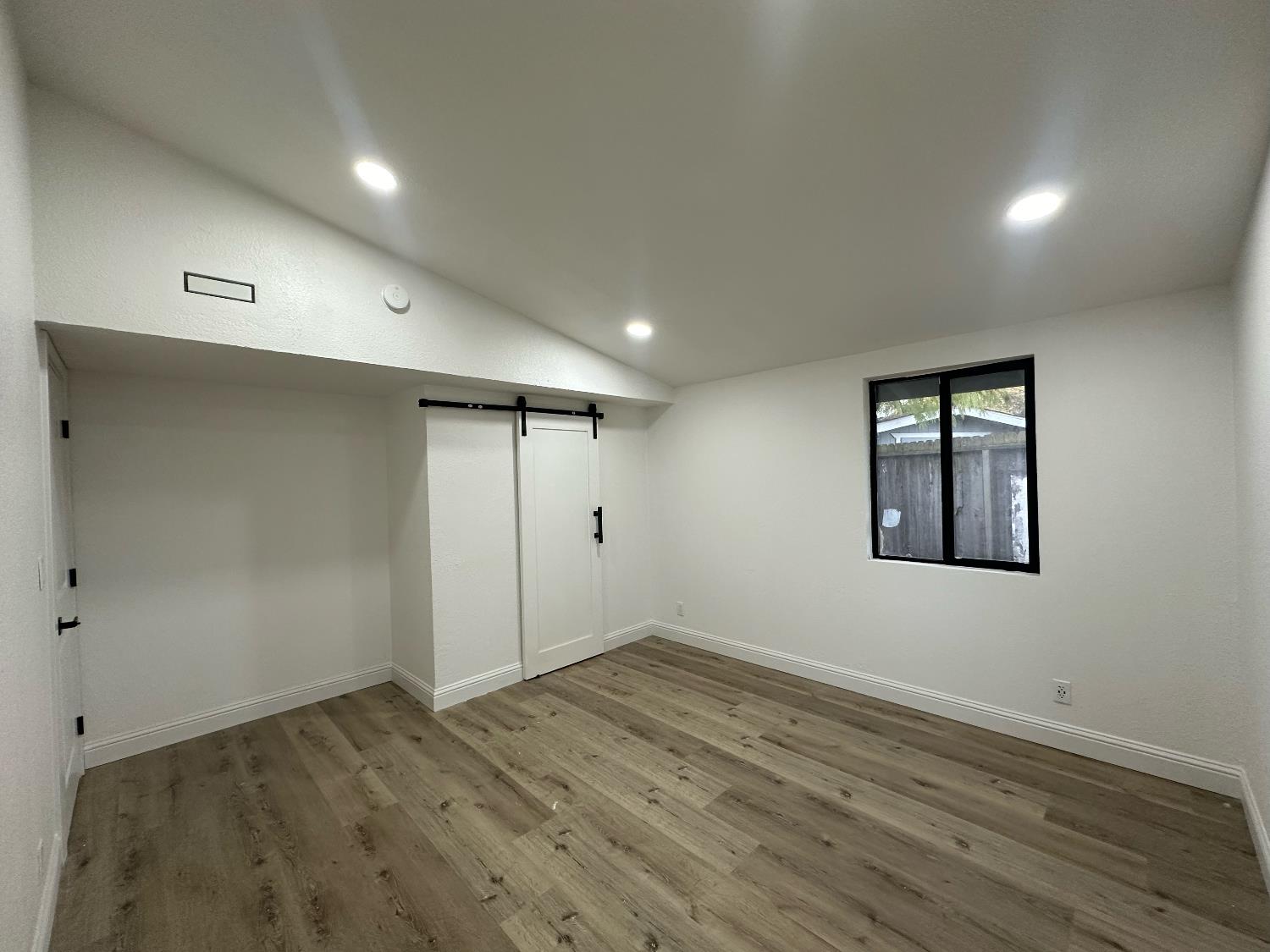 250 N 9th Ave, Oakdale, CA 95361