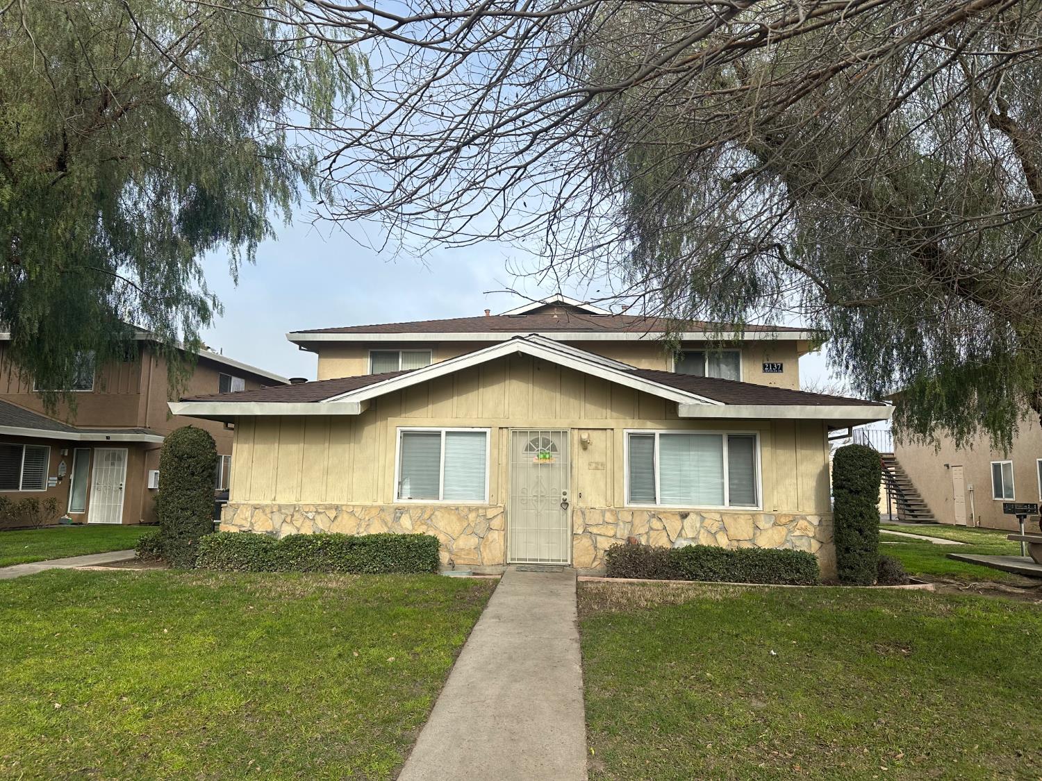 2137 1-4 Chrysler Dr, Modesto, CA 95350