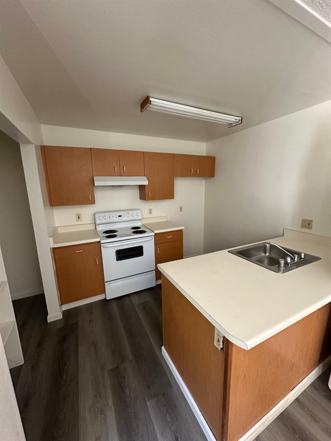 2137 1-4 Chrysler Dr, Modesto, CA 95350