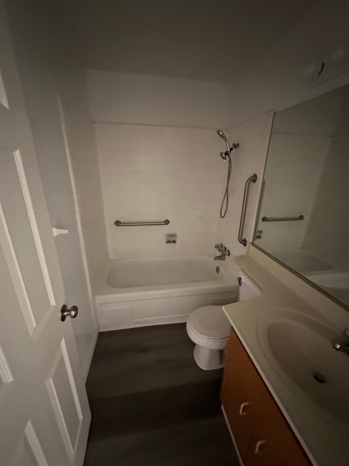 2137 1-4 Chrysler Dr, Modesto, CA 95350