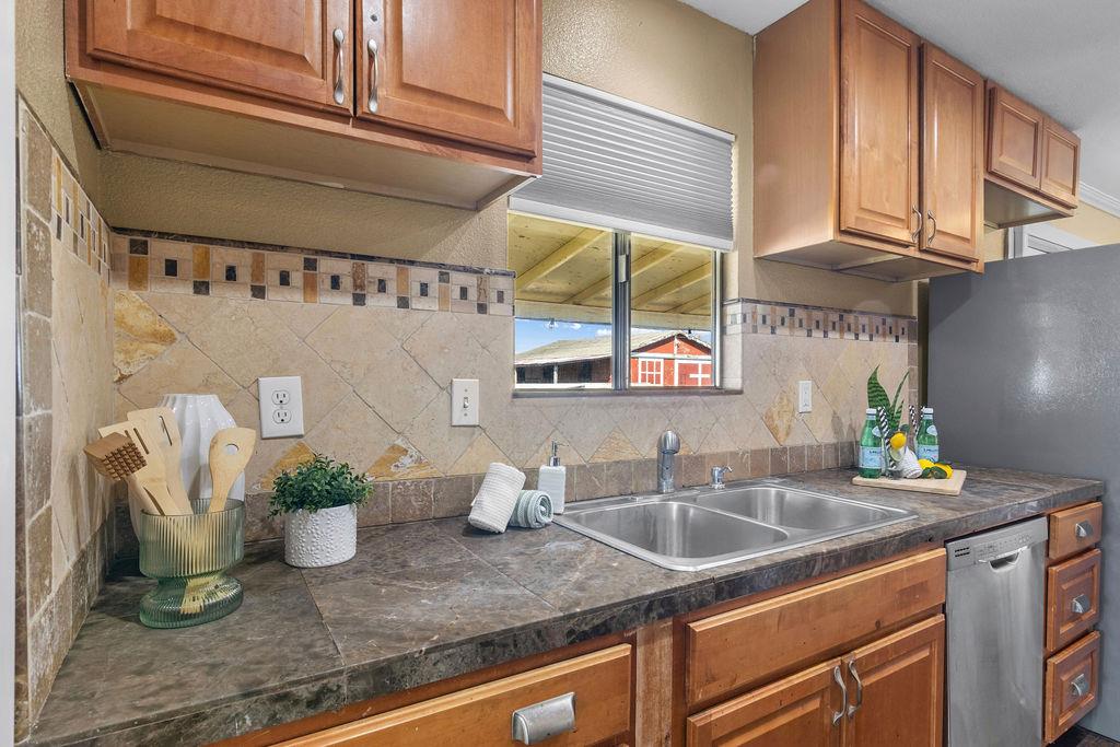 5801 Pleasant Valley Rd, Oakdale, CA 95361