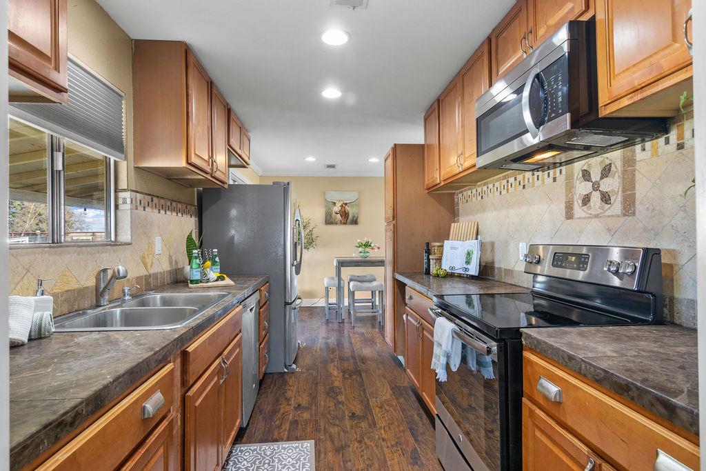 5801 Pleasant Valley Rd, Oakdale, CA 95361