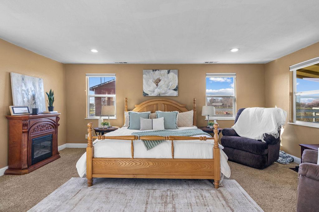 5801 Pleasant Valley Rd, Oakdale, CA 95361