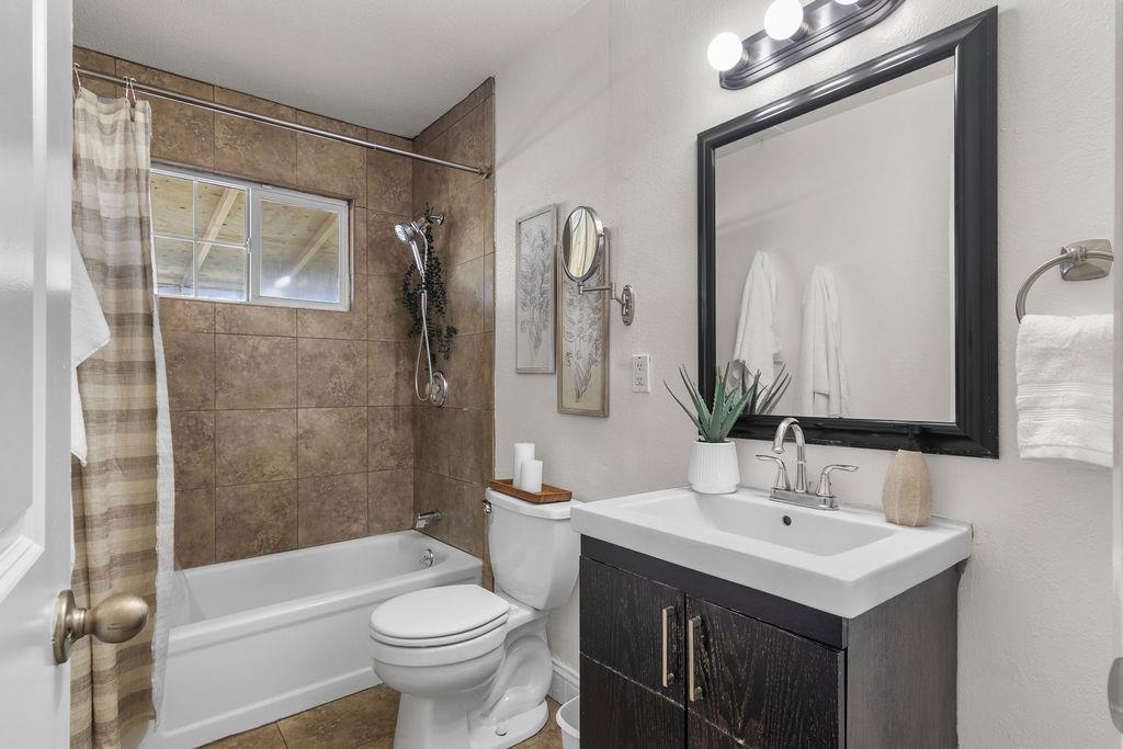 5801 Pleasant Valley Rd, Oakdale, CA 95361