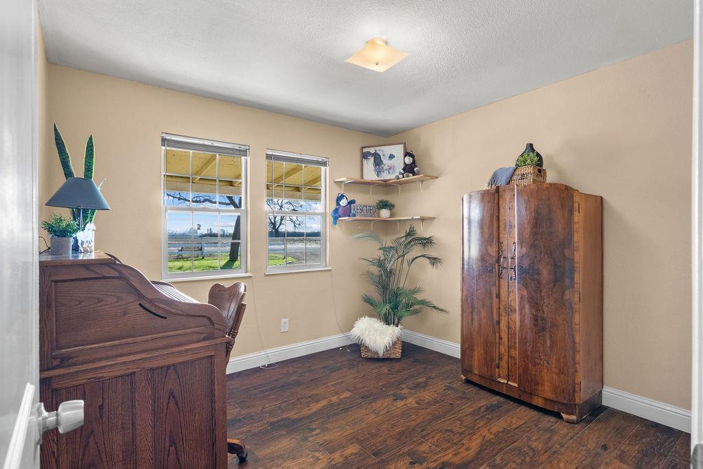 5801 Pleasant Valley Rd, Oakdale, CA 95361