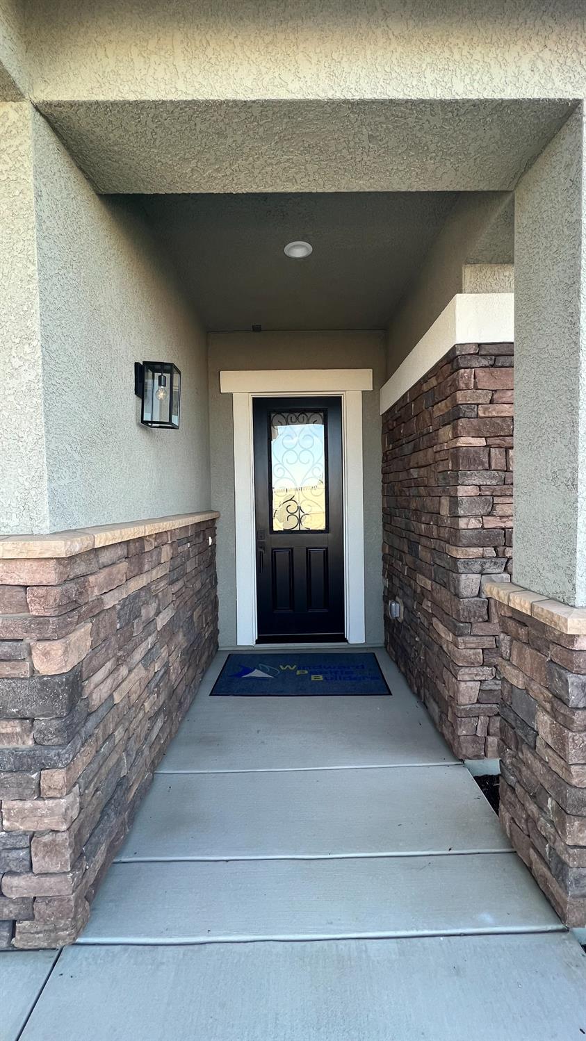 1030 Meadowlands Dr, Oakdale, CA 95361