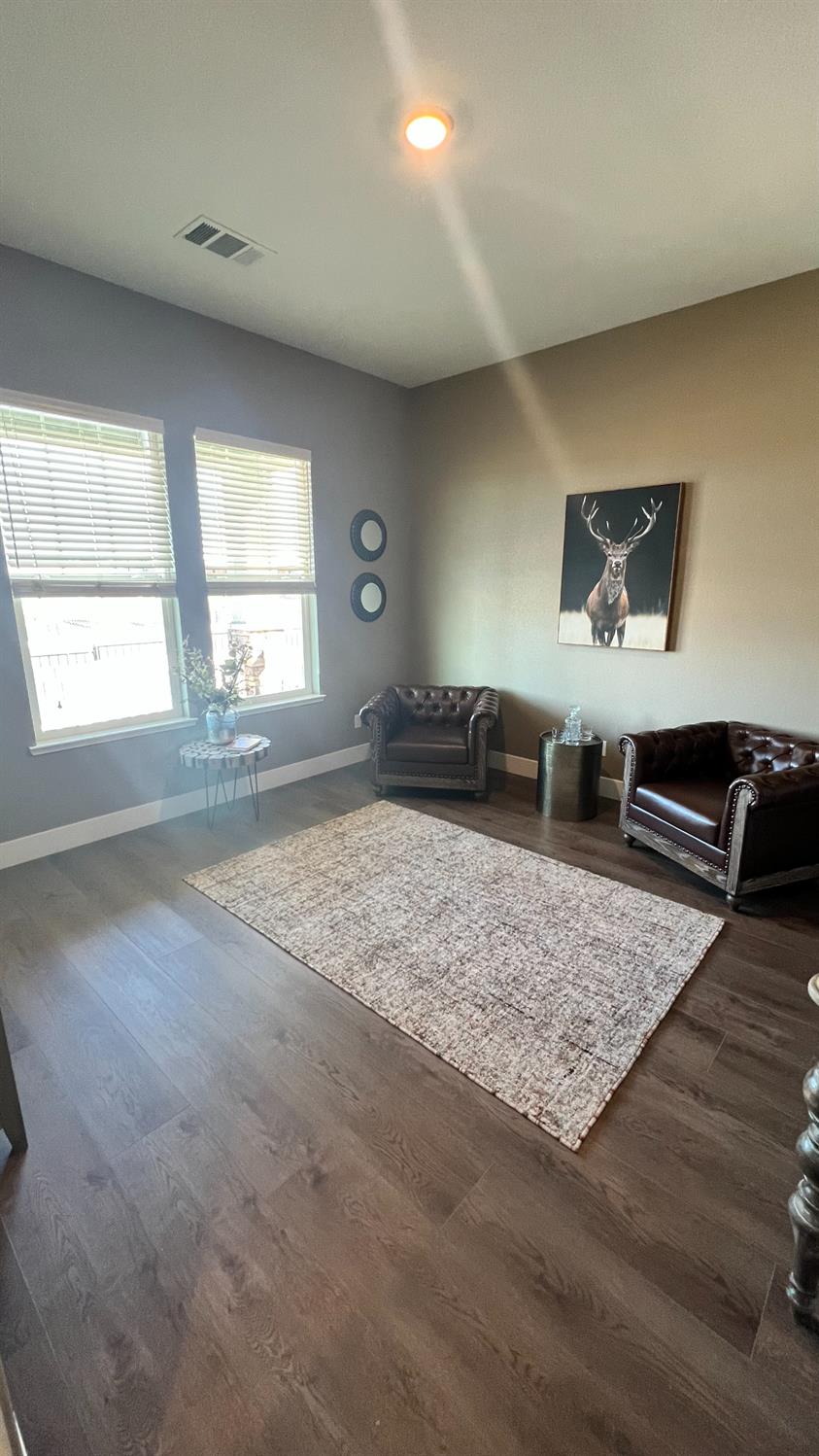 1030 Meadowlands Dr, Oakdale, CA 95361