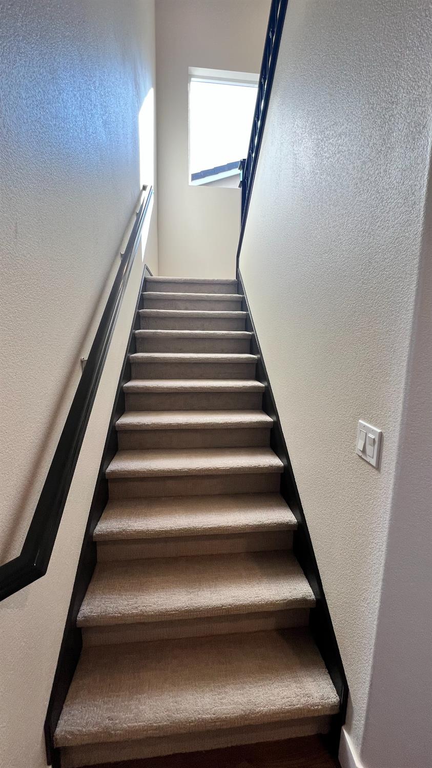 1030 Meadowlands Dr, Oakdale, CA 95361