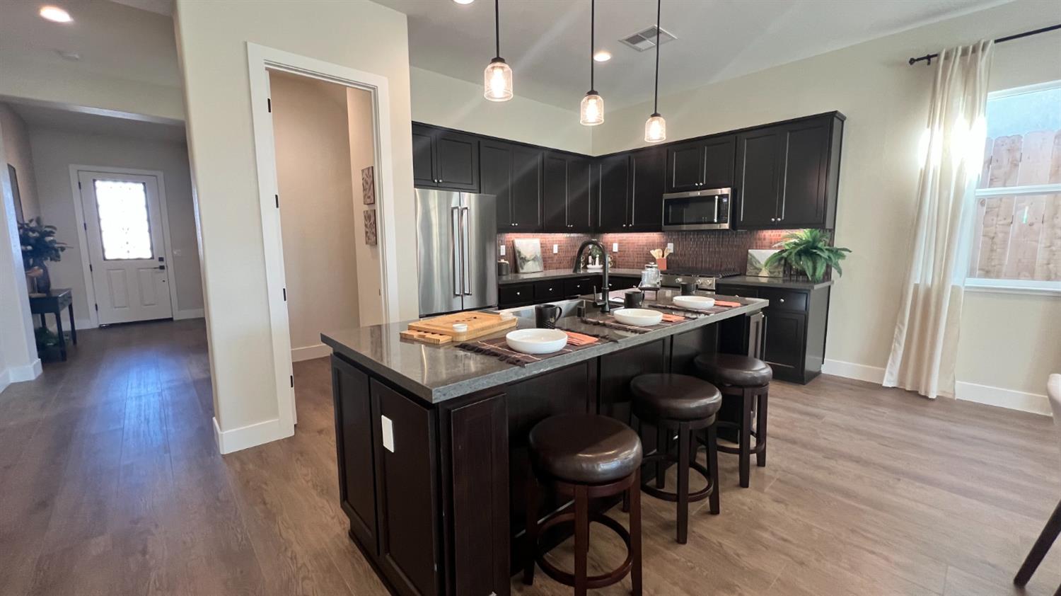 1030 Meadowlands Dr, Oakdale, CA 95361