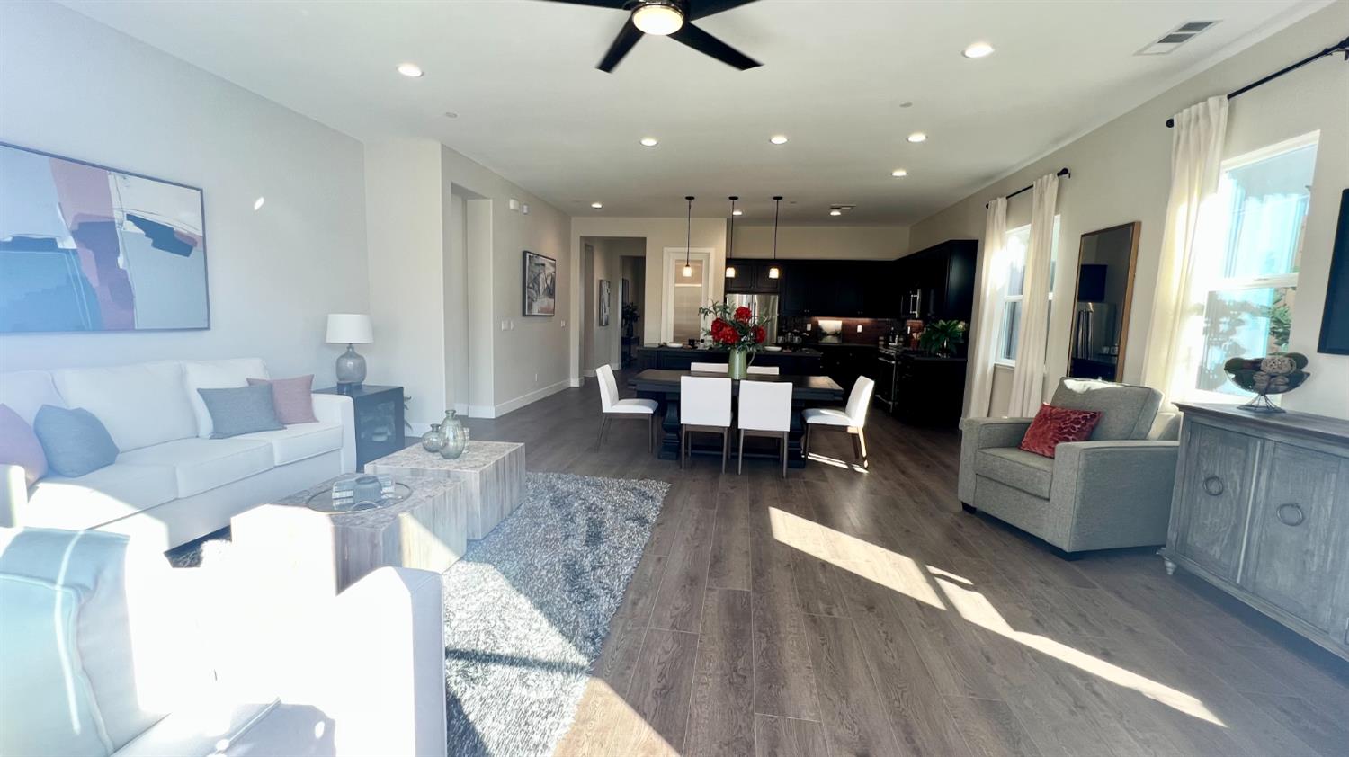 1030 Meadowlands Dr, Oakdale, CA 95361