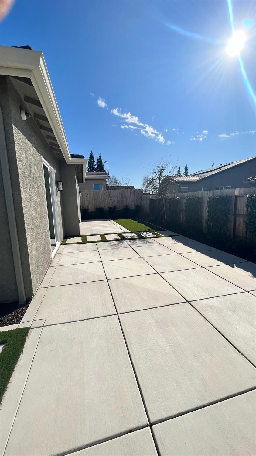 1030 Meadowlands Dr, Oakdale, CA 95361