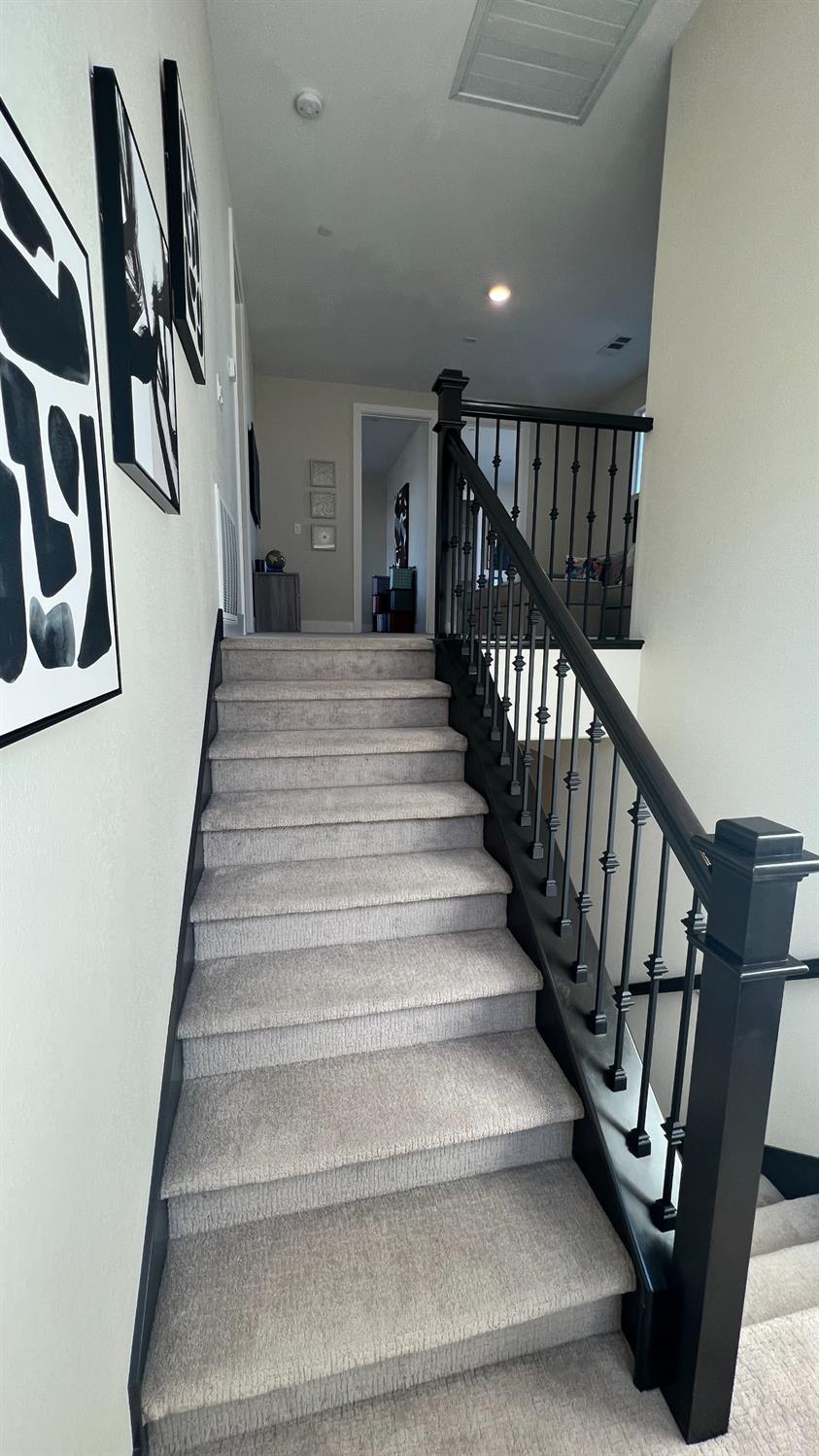 1030 Meadowlands Dr, Oakdale, CA 95361