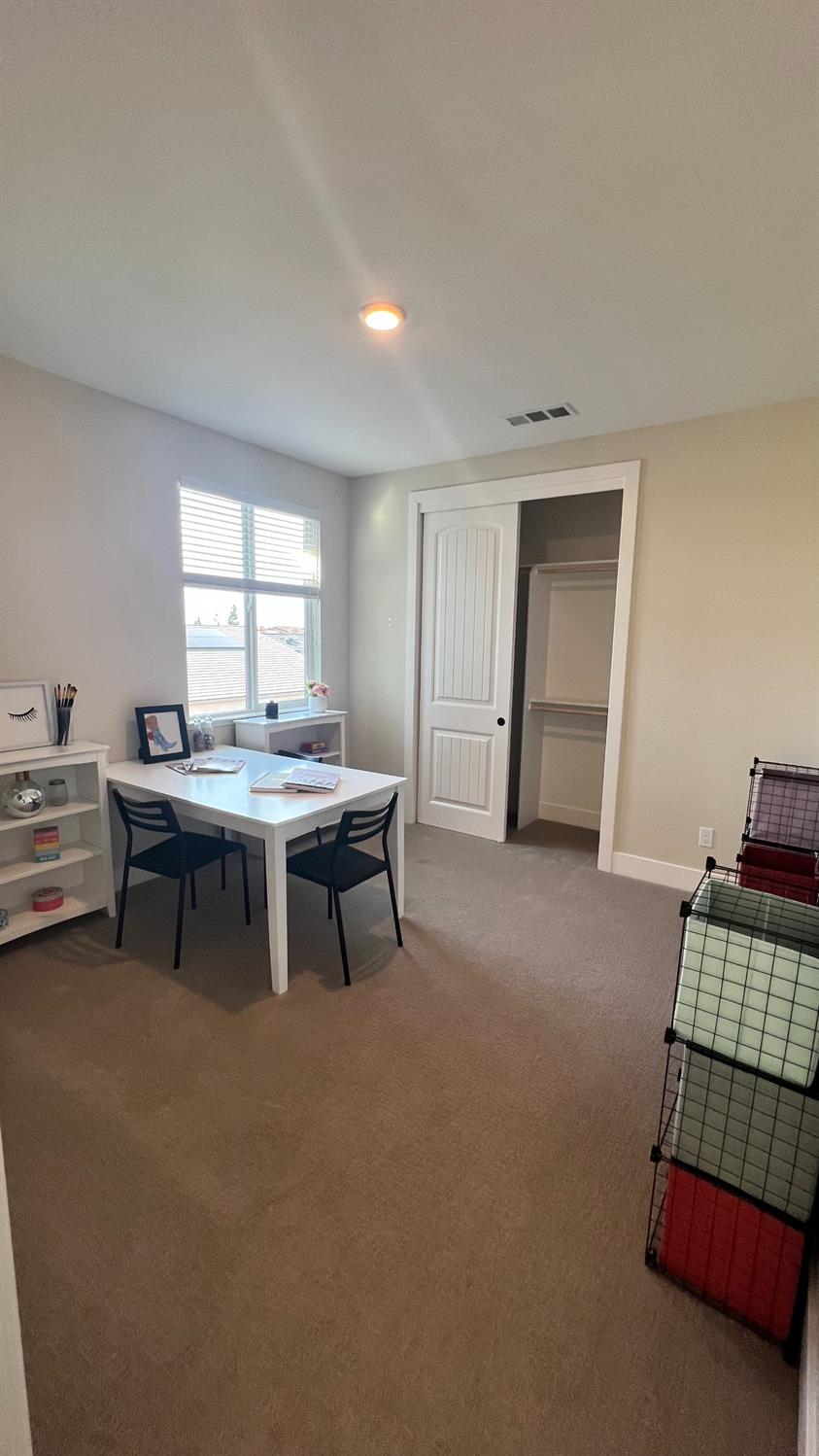 1030 Meadowlands Dr, Oakdale, CA 95361