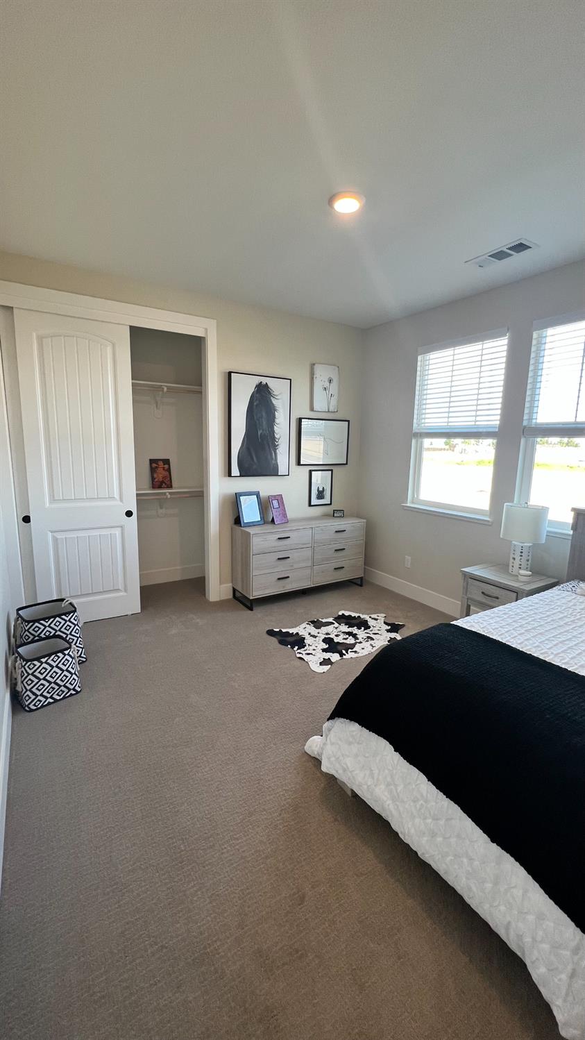 1030 Meadowlands Dr, Oakdale, CA 95361