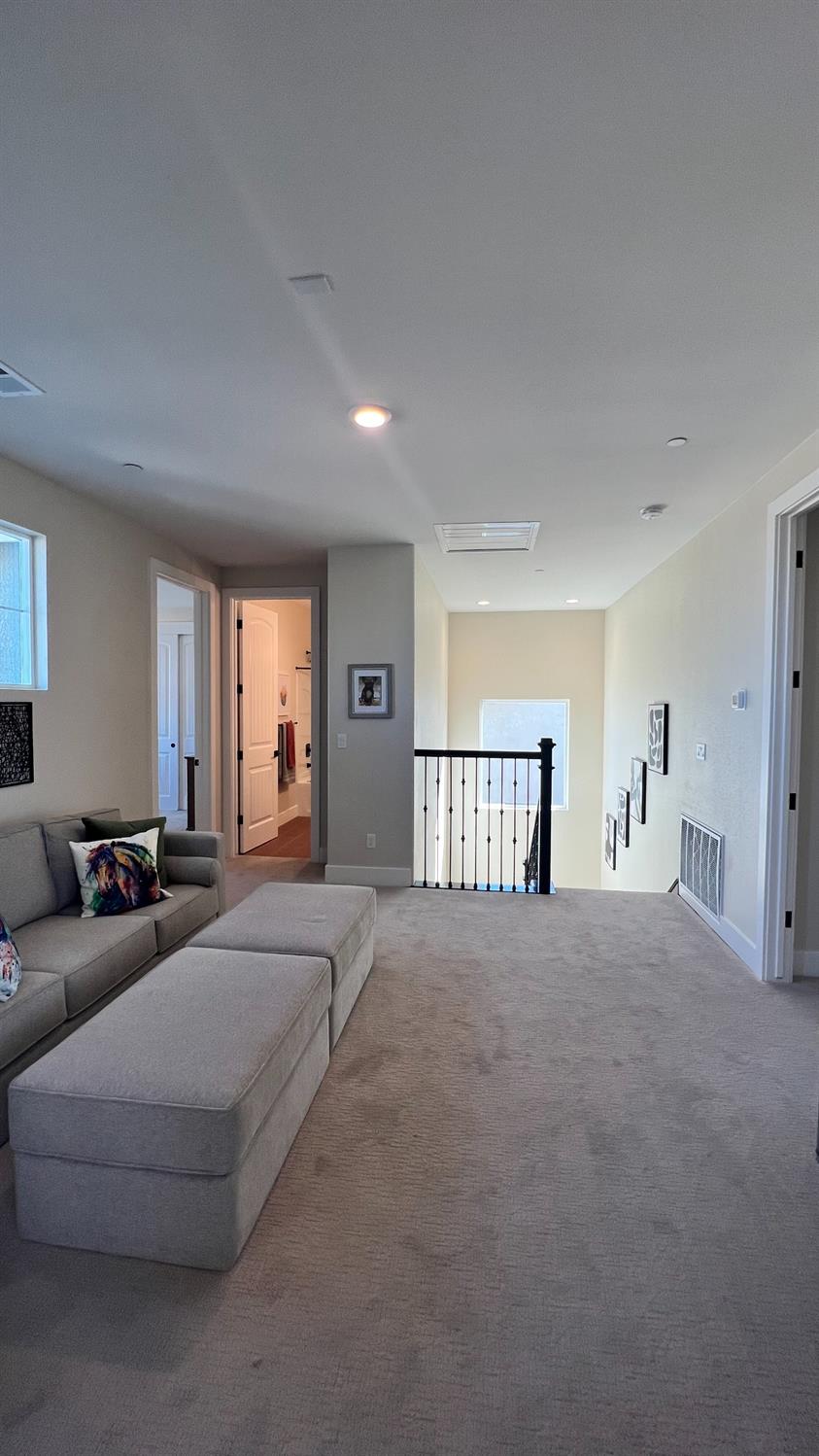 1030 Meadowlands Dr, Oakdale, CA 95361