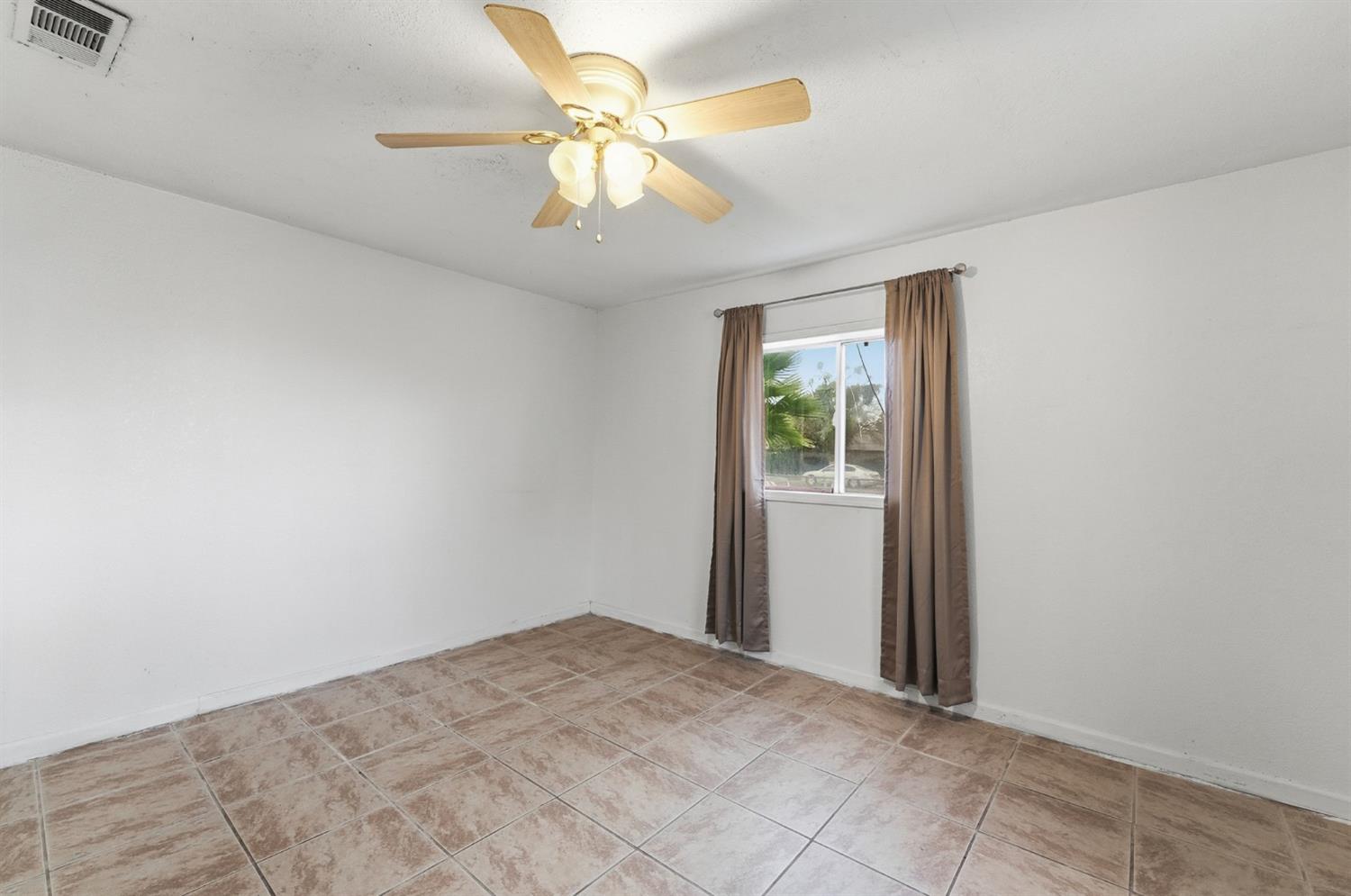 4529 E Briggsmore Ave, Modesto, CA 95355