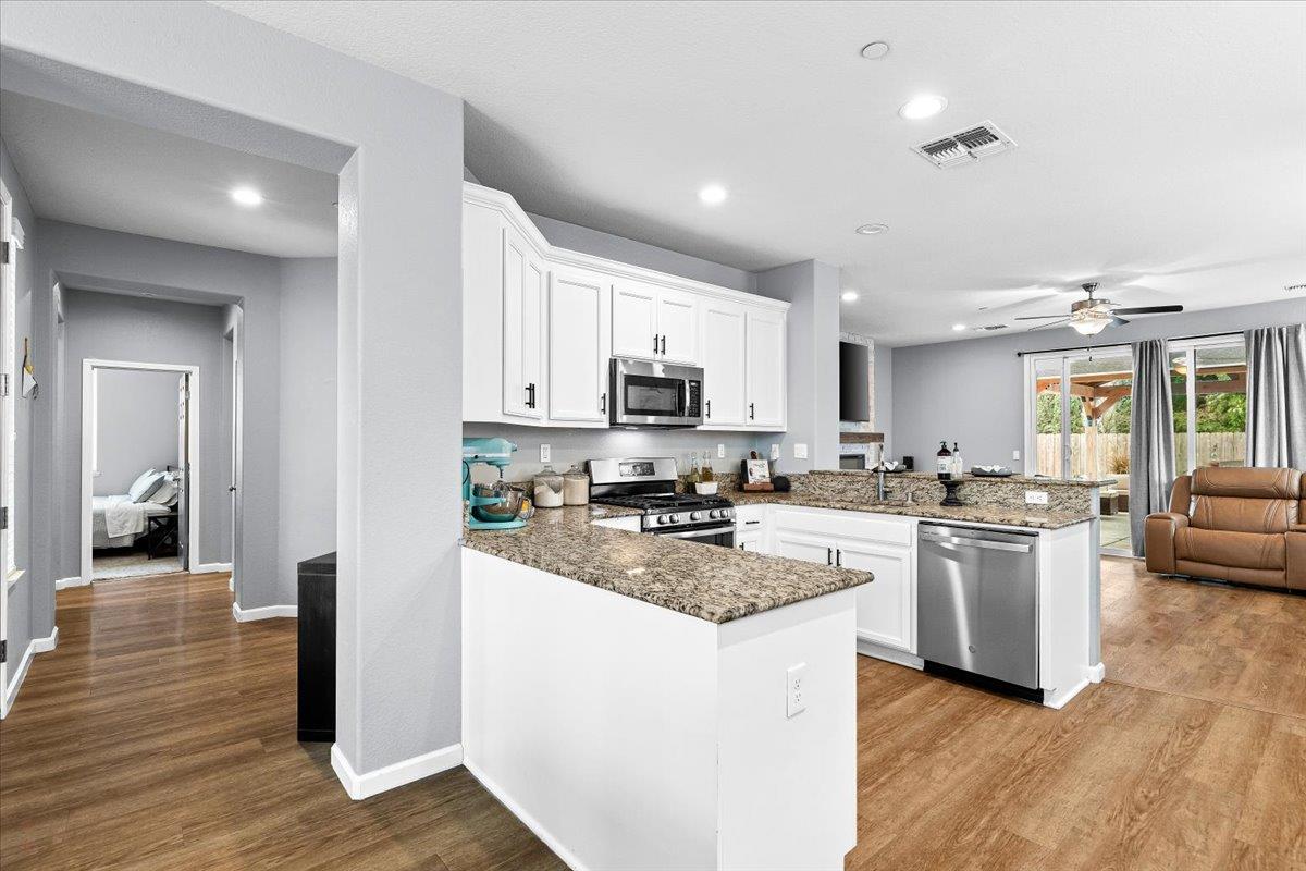 6617 Cervi Rd, Riverbank, CA 95367