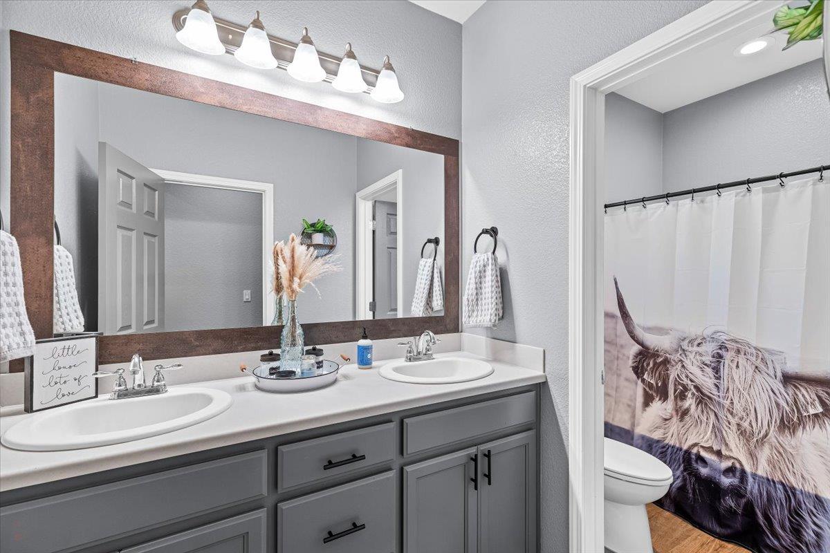 6617 Cervi Rd, Riverbank, CA 95367