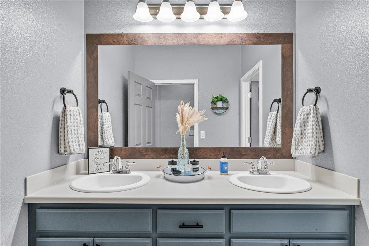 6617 Cervi Rd, Riverbank, CA 95367