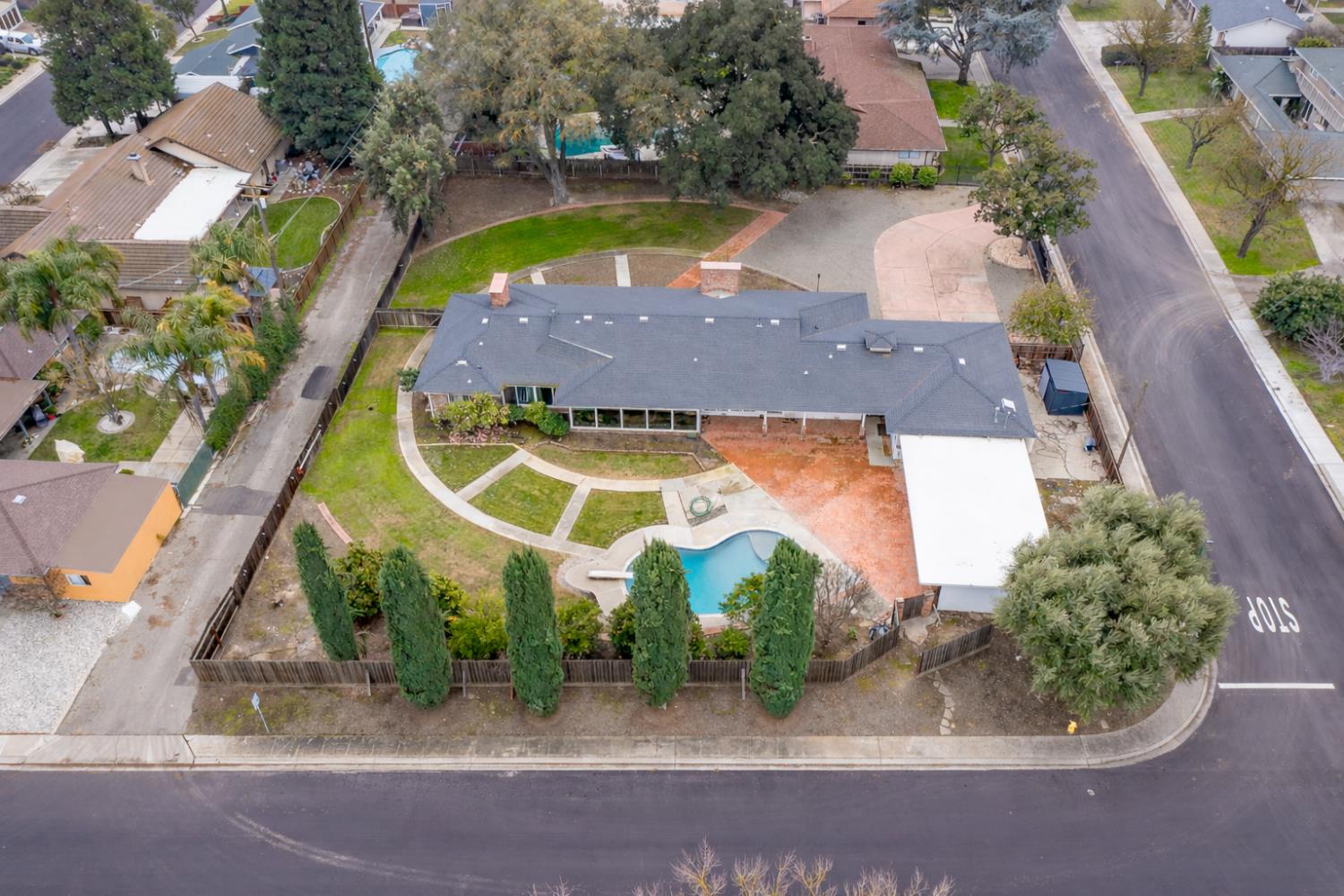 206 Meadow Ln, Modesto, CA 95351