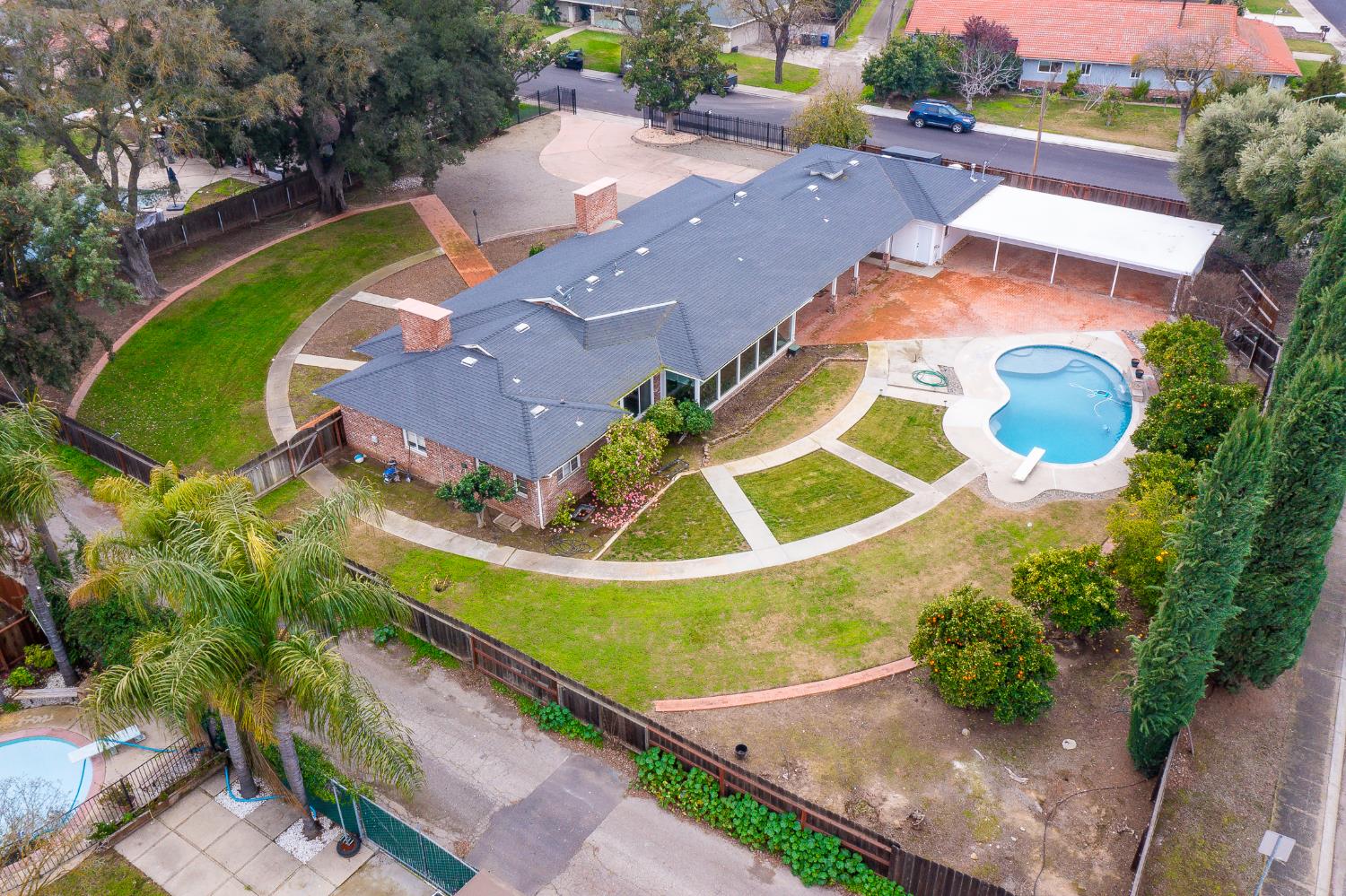 206 Meadow Ln, Modesto, CA 95351