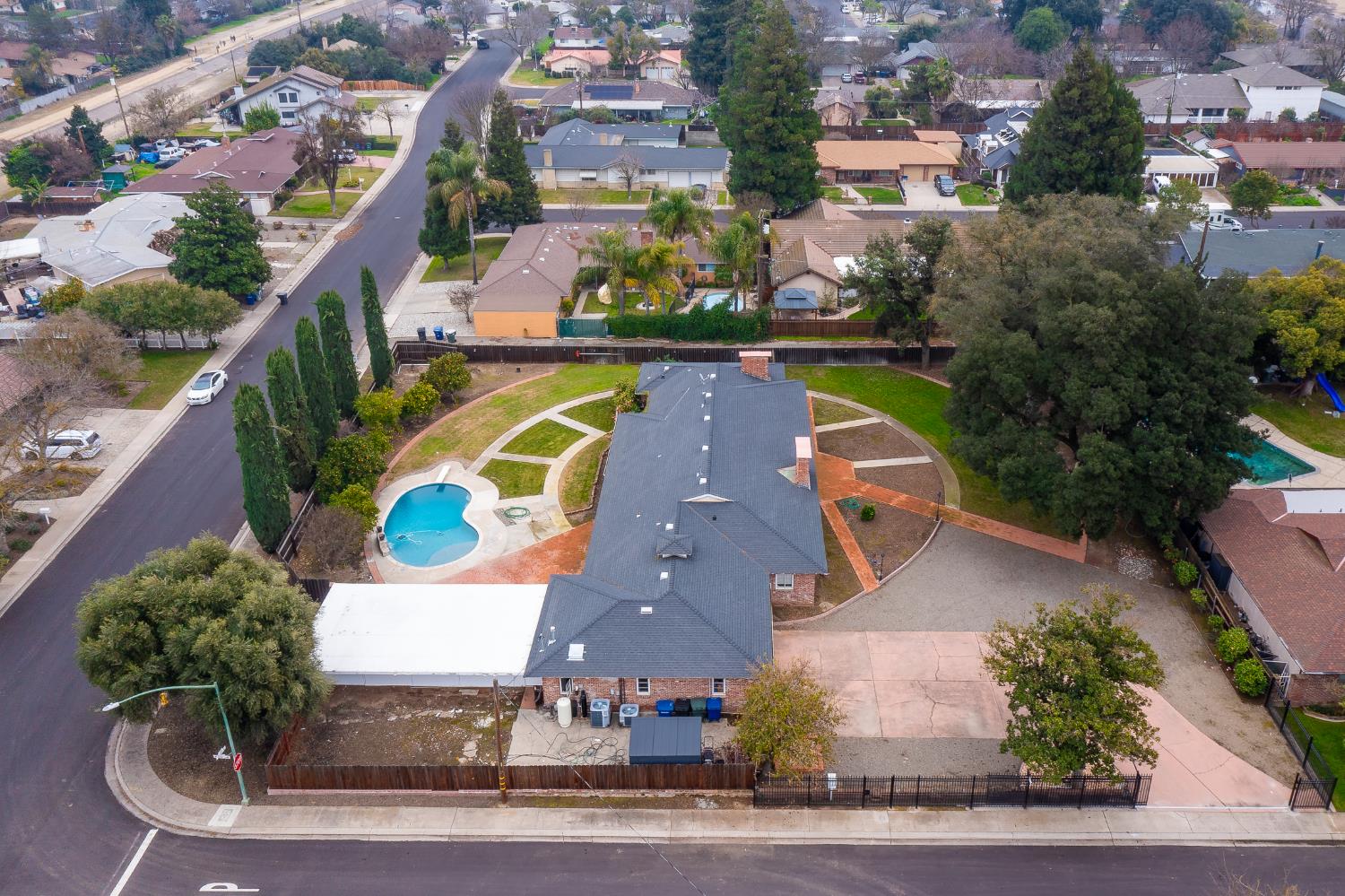 206 Meadow Ln, Modesto, CA 95351