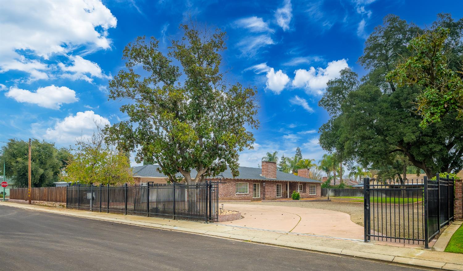 206 Meadow Ln, Modesto, CA 95351