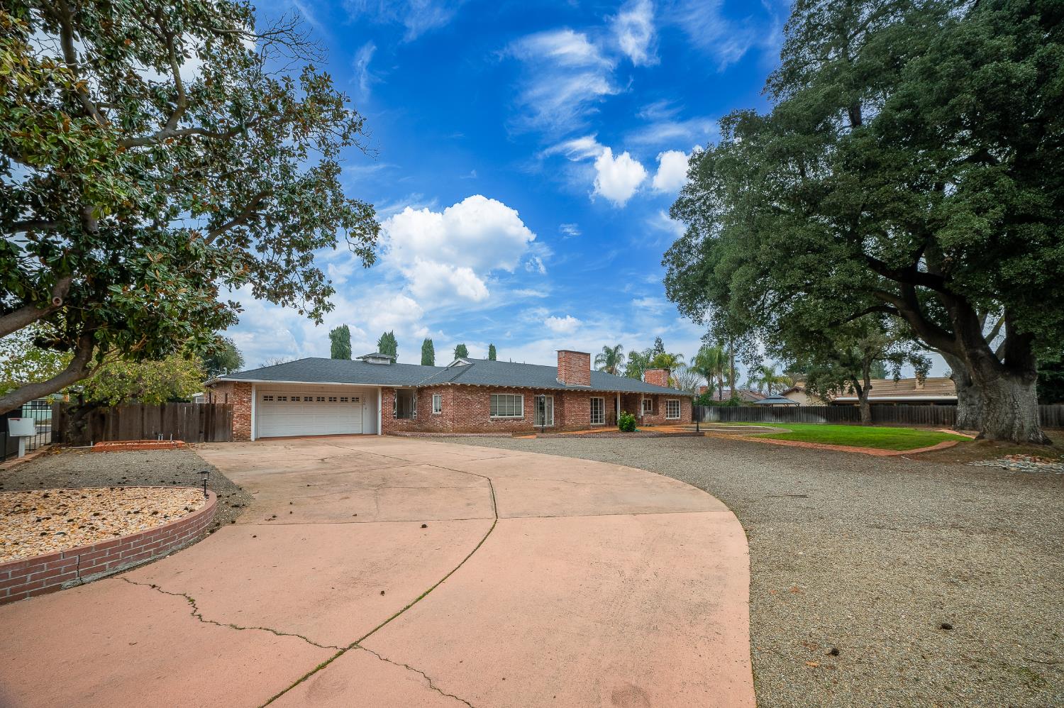 206 Meadow Ln, Modesto, CA 95351