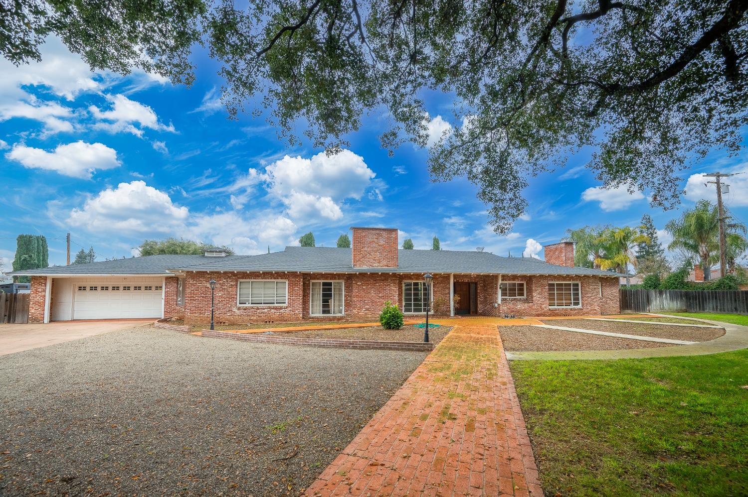 206 Meadow Ln, Modesto, CA 95351