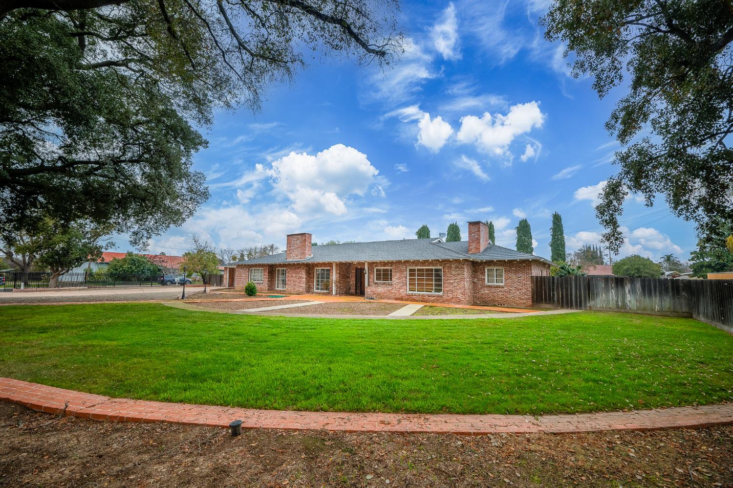 206 Meadow Ln, Modesto, CA 95351